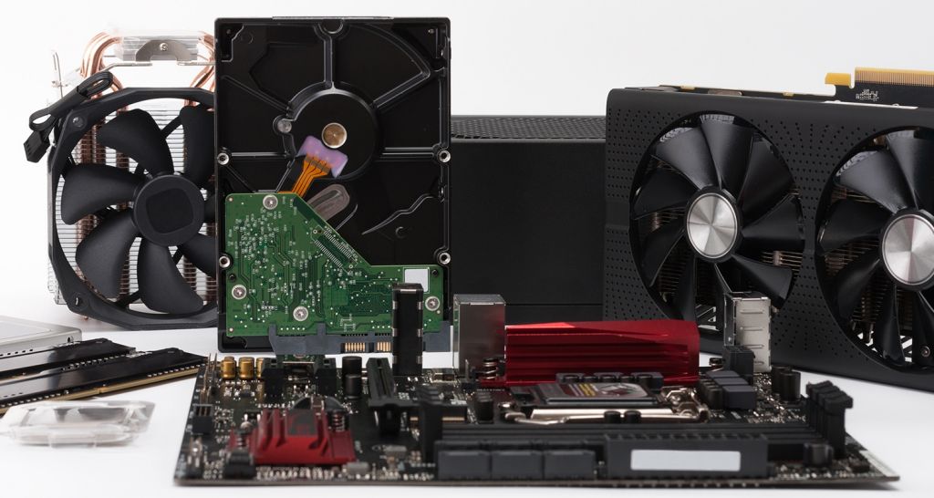 Una colección de hardware informático.