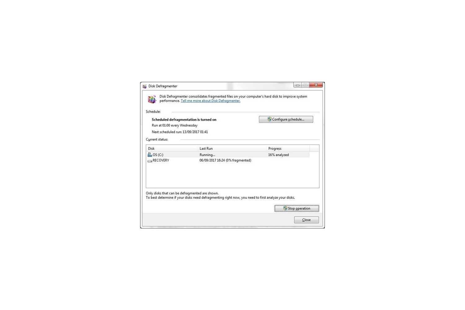 Ventana emergente del Desfragmentador de disco de Windows 7 que informa del estado actual del análisis de un informe de análisis del disco