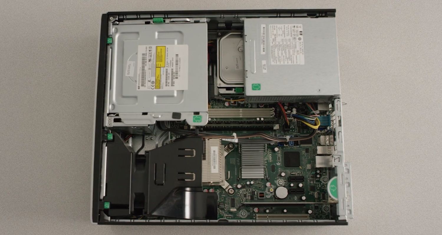 Interior de un PC de sobremesa con la carcasa retirada