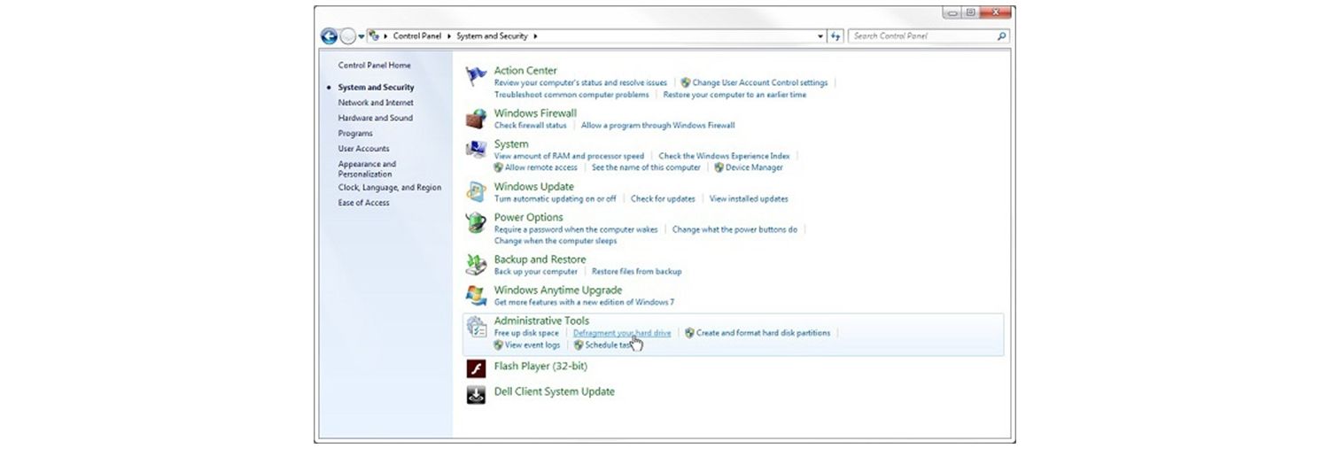 El puntero con forma de mano se desplaza sobre el enlace de desfragmentación de su disco duro en la ventana emergente de sistema y seguridad de Windows 7